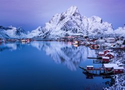 Norwegia, Lofoty, Wyspa Moskenesøya, Wieś Reine, Zima, Domy, Góry, Morze Norweskie