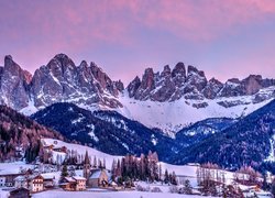 Włochy, Dolina, Val di Funes, Wieś, Santa Maddalena, Zima, Góry, Dolomity, Lasy, Drzewa, Domy, Kościół