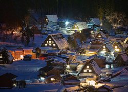 Zima, Oświetlone, Domy, Wieś Shirakawa, Prefektura Gifu, Honsiu, Japonia