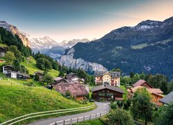 Wieś Wengen w szwajcarskich Alpach Berneńskich
