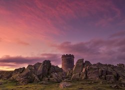 Anglia, Hrabstwo Leicestershire, Park publiczny Bradgate Park, Wieża Old John Tower, Zachód słońca