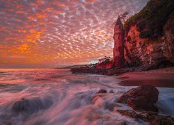 Wieża Pirate Tower na plaży Victoria Beach w Kalifornii