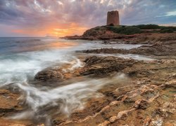 Włochy, Morze, Skały, Wybrzeże, Wieża, Torre Aragonese di Piscinni, Chmury