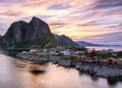 Morze Norweskie, Lofoty, Góry, Domy, Wioska Hamnoy, Skały, Norwegia