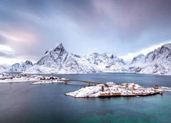Norwegia, Morze, Lofoty, Zima, Góry, Mount Olstind, Mgła, Wioska Sakrisoy
