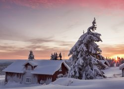 Wioska w pobliżu ośrodka narciarskiego Sjusjøen w Norwegii