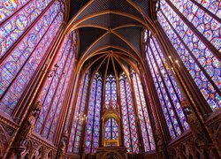 Witraże na sklepieniu Katedry Sainte Chapelle w Paryżu