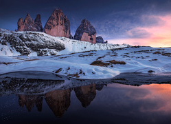 Włoskie Dolomity z Trzema Szczytami w zimowej szacie