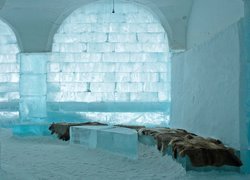 Hotel lodowy, Icehotel, Wnętrze, Lód, Skóry, Jukkasjarvi, Gmina Kiruna, Szwecja