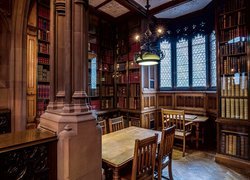 Wnętrze sali w budynku biblioteki John Rylands Library