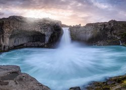 Islandia, Wodospad Aldeyjarfoss, Bazaltowe, Skały, Rzeka Skjalfandafljot, Chmury