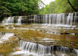 Stany Zjednoczone, Michigan, Hrabstwo Alger, Wodospad, Au Train Falls, Skały, Drzewa