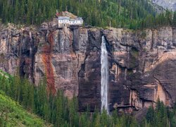 Stany Zjednoczone, Kolorado, Skały, Wodospad, Bridal Veil Falls, Telluride, Drzewa, Dom