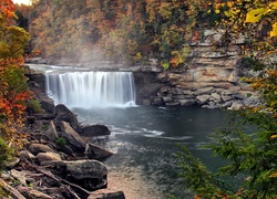 Stany Zjednoczone, Stan Kentucky, Park Narodowy Cumberland Falls, Wodospad Cumberland, Skały, Rzeka Cumberland, Drzewa, Kamienie