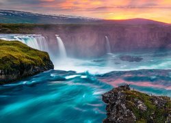 Zachód słońca, Góry, Chmury, Skały, Wodospad Godafoss, Islandia