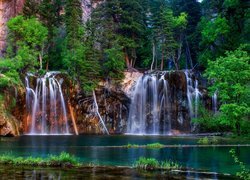 Stany Zjednoczone, Stan Kolorado, Glenwood Canyon, Wodospad, Hanging Lake, Wiszące Jezioro, Rzeka, Drzewa, Skały, Zieleń