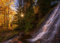 Jesień, Drzewa, Promienie słońca, Wodospad, Haven Falls, Michigan, Stany Zjednoczone