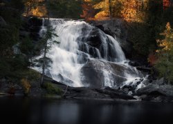 Wodospad High Falls, Drzewa, Jesień, Szlak Barron Canyon, Prowincja Ontario, Kanada