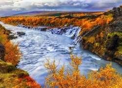 Jesień, Skały, Rzeka, Wodospad Hraunfossar, Roślinność, Region Vesturland, Islandia