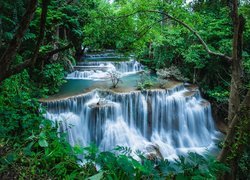 Wodospad Erawan, Kaskada, Drzewa, Park Narodowy Erawan, Prowincja Kanchanaburi, Tajlandia