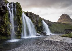 Wodospad Kirkjufellsfoss, Góra Kirkjufell, Skały, Półwysep Snaefellsnes, Islandia