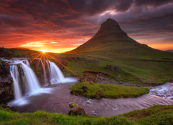 Islandia, Wodospad Kirkjufellsfoss, Góra Kirkjufell, Rzeka, Zachód słońca, Chmury