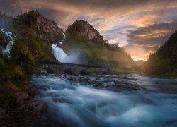 Wodospad Låtefossen w Norwegii