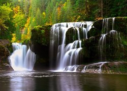 Wodospad Lower Lewis River Falls w Cougar