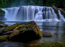 Wodospad Lower Lewis River Falls w stanie Waszyngton