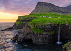 Wodospad Mulafossur Waterfall na wyspie Vagar