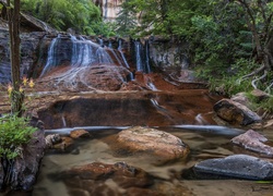 Stany Zjednoczone, Stan Utah, Park Narodowy Zion, Wodospad, Skały, Las