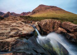 Szkocja, Wyspa Skye, Góry, Skały, Wodospad
