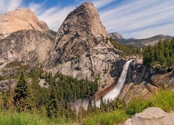 Góry, Sierra Nevada, Wodospad, Nevada Fall, Drzewa, Park Narodowy Yosemite, Kalifornia, Stany Zjednoczone