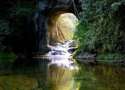 Jaskinia, Kameiwa Cave, Rzeka, Drzewa, Wodospad, Nomizo Falls, Park Shimizu Keiryu, Chiba, Japonia