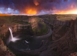 Stany Zjednoczone, Stan Waszyngton, Wyżyna Kolumbii, Wodospad, Palouse Falls, Rzeka, Palouse River, Skały, Zachód słońca, Chmury