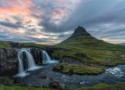 Wodospad przy górze Kirkjufell