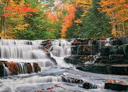 Wodospad, Quartzite Falls, Jesień, Drzewa, Rzeka, Slate River, Kamienie, Liście, Hrabstwo Baraga, Michigan, Stany Zjednoczone