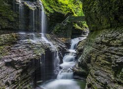 Wodospad Rainbow Falls, Skały, Watkins Glen State Park, Stan Nowy Jork, Stany Zjednoczone, Schody