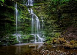 Wodospad Scaleber Force Falls w Parku Narodowym Yorkshire Dales