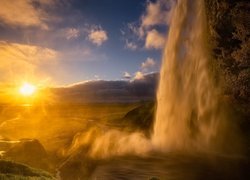 Islandia, Wodospad Seljalandsfoss, Promienie słońca