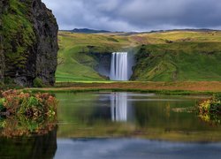 Wodospad Skogafoss, Jezioro, Skała, Rośliny, Islandia