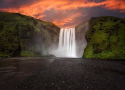 Islandia, Wodospad Skogafoss, Rzeka Skoga, Zachód słońca, Góra