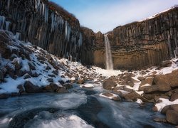 Park Narodowy Vatnajokull, Skaftafell, Wodospad Svartifoss, Śnieg, Skały, Kamienie, Islandia