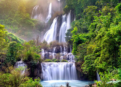 Wodospad Thi Lo Su Waterfall w Tajlandii