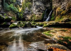 Wodospad Tine de Conflens w Szwajcarii