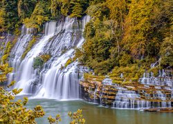 Wodospad Twin Falls, Park stanowy Rock Island State Park, Stan Tennessee, Stany Zjednoczone, Drzewa, Krzewy, Skały
