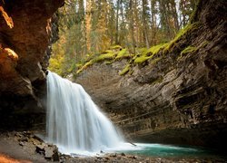 Wodospad Upper and Lower Falls na terenie Parku Narodowego Banff