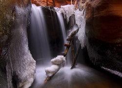 Wodospad w Kanarra Creek Canyon w Parku Narodowym Zion w Utah