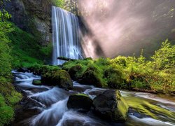Wodospad, Rzeka Kolumbia, Rezerwat przyrody Columbia River Gorge, Hood River, Stan Oregon, Stany Zjednoczone, Omszałe, Kamienie, Skały, Roślinność, Las, Drzewa