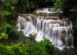 Wodospad Erawan waterfall, Drzewa, Kaskada, Park Narodowy Erawan, Prowincja Kanchanaburi, Tajlandia